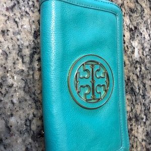Tory Burch Amanda ZIP Continental Wallet